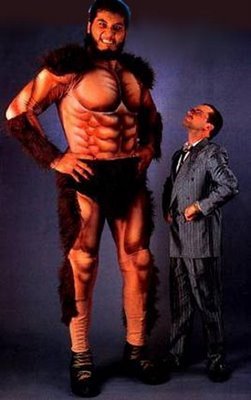 Giant-gonzalez_display_image