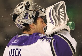 DALLAS - OCTOBER 28:  Goaltender Jonathan Quick #32 of the Los Angeles Kings takes a drink of water before a game against the Dallas Stars at American Airlines Center on October 28, 2010 in Dallas, Texas.  (Photo by Ronald Martinez/Getty Images)