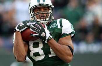 EAST RUTHERFORD, NJ - NOVEMBER 09: Dustin Keller #81 of the New York Jets catches a pass against the St. Louis Rams at Giants Stadium on November 9, 2008 in East Rutherford, New Jersey.  (Photo by Nick Laham/Getty Images)