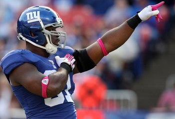 EAST RUTHERFORD, NJ - OCTOBER 11:  Justin Tuck #91 of the New York Giants celebrates his sack in the third quarter against the Oakland Raiders on October 11, 2009 at Giants Stadium in East Rutherford, New Jersey. The Giants defeated the Raiders 44-7.  (Ph