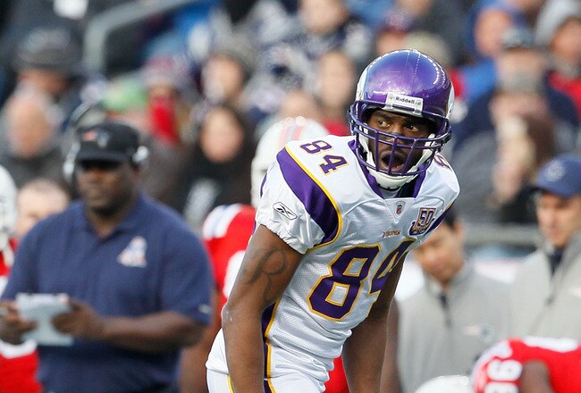 FOXBORO, MA - OCTOBER 31:  Randy Moss #84 of the Minnesota Vikings lines up against the New England Patriots at Gillette Stadium on October 31, 2010 in Foxboro, Massachusetts. (Photo by Jim Rogash/Getty Images)