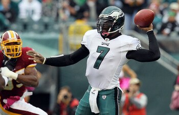 PHILADELPHIA - OCTOBER 03:  Michael Vick #7 of the Philadelphia Eagles throws a pass against the Washington Redskins on October 3, 2010 at Lincoln Financial Field in Philadelphia, Pennsylvania.  (Photo by Jim McIsaac/Getty Images)