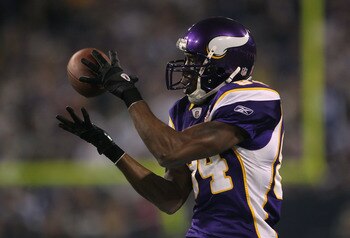 MINNEAPOLIS - OCTOBER 17:  Wide receiver Randy Moss #84 of the Minnesota Vikings catches a pass during the third quarter at Mall of America Field on October 17, 2010 in Minneapolis, Minnesota. The Vikings defeated the Cowboys 24-21.  (Photo by Jeff Gross/