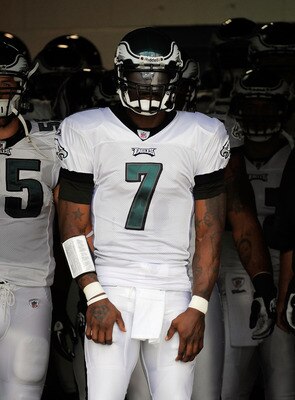 JACKSONVILLE, FL - SEPTEMBER 26:  Quarterback Michael Vick #7 of the Philadelphia Eagles prepares to come out of the tunnel to take on the Jacksonville Jaguars at EverBank Field on September 26, 2010 in Jacksonville, Florida.  (Photo by Doug Benc/Getty Im