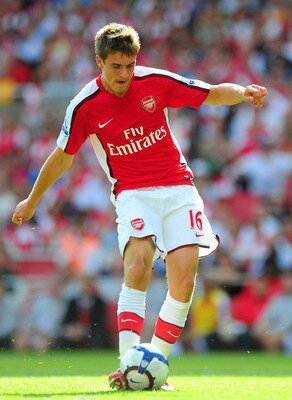 LONDON, ENGLAND - AUGUST 22:  Aaron Ramsey of Arsenal shoots towards goal and scores the fourth goal during the Barclays Premier League match between Arsenal and Portsmouth at the Emirates Stadium on August 22, 2009 in London, England.  (Photo by Mike Hew