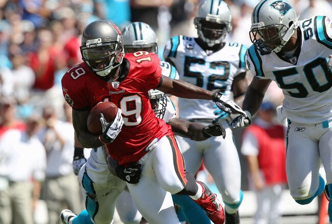 CHARLOTTE, NC - SEPTEMBER 19:  Mike Williams #19 of the Tampa Bay Buccaneers breaks a tackle on his way to scoring a touchdown against the Carolina Panthers during their game at Bank of America Stadium on September 19, 2010 in Charlotte, North Carolina.
