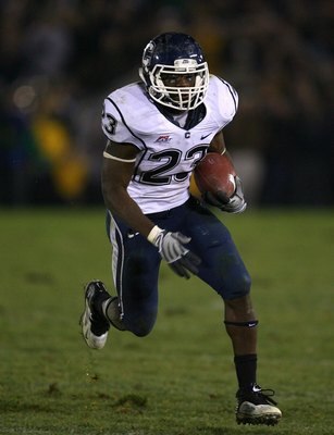 SOUTH BEND, IN - NOVEMBER 21: Jordan Todman #23 of the Univeristy of Connecticut Huskies runs with the ball against the Notre Dame Fighting Irish at Notre Dame Stadium on November 21, 2009 in South Bend, Indiana. Connecticut defeated Notre Dame 33-30 in o