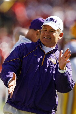 BATON ROUGE, LA - NOVEMBER 06:  Head coach Les Miles of the Louisiana State University Tigers watches pregame before playing the Alabama Crimson Tide  at Tiger Stadium on November 6, 2010 in Baton Rouge, Louisiana.  (Photo by Chris Graythen/Getty Images)