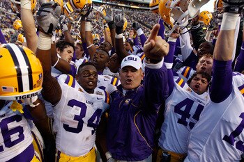 BATON ROUGE, LA - NOVEMBER 06:  Head coach Les Miles of the Louisiana State University Tigers celebrates with his team after defeating the Alabama Crimson Tide 24-21 at Tiger Stadium on November 6, 2010 in Baton Rouge, Louisiana.  (Photo by Chris Graythen