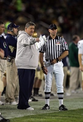 PALO ALTO, CA - NOVEMBER 28:  Notre Dame head coach Charlie Weis speaks to a referee during their game against the Stanford Cardinal at Stanford Stadium on November 28, 2009 in Palo Alto, California.  (Photo by Ezra Shaw/Getty Images)