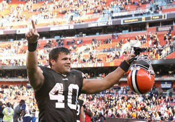 CLEVELAND - NOVEMBER 07:  Running back Peyton Hillis #40 of the Cleveland Browns celebrates their victory over the New England Patriots at Cleveland Browns Stadium on November 7, 2010 in Cleveland, Ohio.  (Photo by Matt Sullivan/Getty Images)