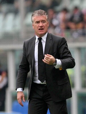 TURIN, ITALY - APRIL 21: Didier Deschamps, coach of Juventus shouts instructions to his players during the match between Juventus and Genoa on April 21, 2007 in Turin, Italy. (Photo by New Press/Getty Images)