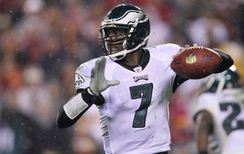 LANDOVER, MD - NOVEMBER 15:  Michael Vick #7 of the Philadelphia Eagles throws a pass against the Washington Redskins on November 15, 2010 at FedExField in Landover, Maryland.  (Photo by Chris McGrath/Getty Images)