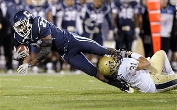 391-pittsburgh_connecticut_football