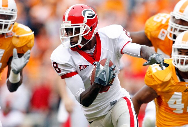 KNOXVILLE, TN - OCTOBER 10: A.J. Green #8 of the Georgia Bulldogs runs with the ball after a reception during the SEC game against the Tennessee Volunteers at Neyland Stadium on October 10, 2009 in Knoxville, Tennessee. (Photo by Andy Lyons/Getty Images)