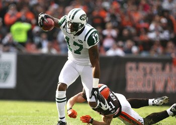 CLEVELAND - NOVEMBER 14:  Wide receiver Braylon Edwards #17 of the New York Jets runs by defensive back Ray Ventrone #41 of the Cleveland Browns  at Cleveland Browns Stadium on November 14, 2010 in Cleveland, Ohio.  (Photo by Matt Sullivan/Getty Images)