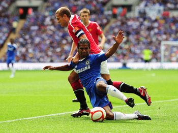 LONDON, ENGLAND - AUGUST 08:  Nemanja Vidic of Manchester United holds off Florent Malouda of Chelsea during the FA Community Shield match between Chelsea and Manchester United at Wembley Stadium on August 8, 2010 in London, England.  (Photo by Laurence G