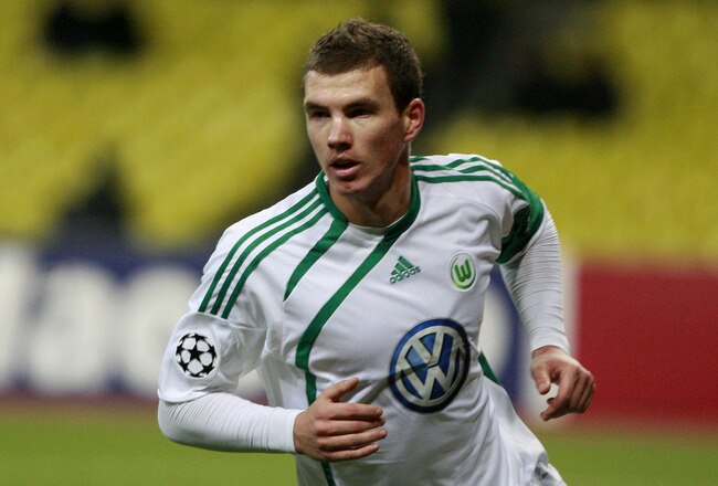 MOSCOW, RUSSIA - NOVEMBER 25:  Edin Dzeko of VfL Wolfsburg celebrates after scoring the first goal during the UEFA Champions League group B match between CSKA Moscow and VfL Wolfsburg at the Luzhniki Stadium on November 25, 2009 in Moscow, Russia.  (Photo