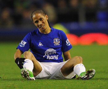 LIVERPOOL, ENGLAND - NOVEMBER 10: Steven Pienaar of Everton looks dejected during the Barclays Premier League match between Everton and Bolton Wanderers at Goodison Park on November 10, 2010 in Liverpool, England.  (Photo by Michael Regan/Getty Images)