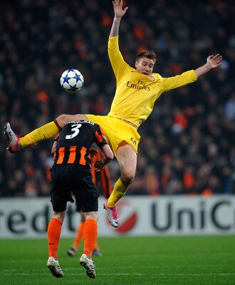 DONETSK, UKRAINE - NOVEMBER 03:  Nicklas Bendtner of Arsenal battles with Tomas Hubschman of FC Shakhtar Donetsk during the Champions League Group H match between FC Shakhtar Donetsk and Arsenal at the Donbass Arena on November 3, 2010 in Donetsk, Ukraine