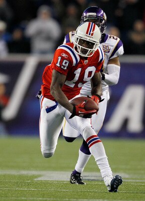 FOXBORO, MA - OCTOBER 31:  Brandon Tate #19 of the New England Patriots runs the ball into the end zone for a touchdown in the third quarter against the Minnesota Vikings at Gillette Stadium on October 31, 2010 in Foxboro, Massachusetts. (Photo by Jim Rog
