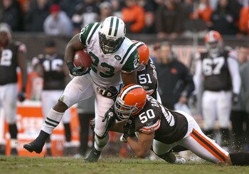 CLEVELAND - NOVEMBER 14:  Running back Shonn Greene #23 of the New York Jets runs by Eric Barton #50 and Chris Gocong #51 of the Cleveland Browns  at Cleveland Browns Stadium on November 14, 2010 in Cleveland, Ohio.  (Photo by Matt Sullivan/Getty Images)