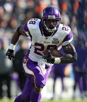 CHICAGO - NOVEMBER 14: Adrian Peterson #28 of the Minnesota Vikings runs against the Chicago Bears at Soldier Field on November 14, 2010 in Chicago, Illinois. The Bears defeated the Vikings 27-13.  (Photo by Jonathan Daniel/Getty Images)