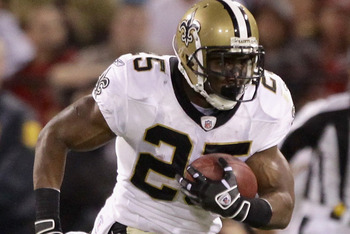 SAN FRANCISCO - SEPTEMBER 20:  Reggie Bush #25 of the New Orleans Saints in action during their game against the San Francisco 49ers at Candlestick Park on September 20, 2010 in San Francisco, California.  (Photo by Ezra Shaw/Getty Images)