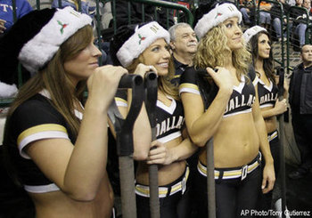 stars_cheerleaders487_381_display_image.jpg