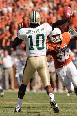 AUSTIN, TX - NOVEMBER 8:  Quarterback Robert Griffin #10 of the Baylor Bears passes the bal downfield during the game against the Texas Longhorns on November 8, 2008 at Darrell K Royal-Texas Memorial Stadium in Austin, Texas.  Texas won 45-21. (Photo by B