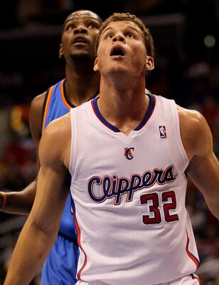 LOS ANGELES, CA - NOVEMBER 03:  Blake Griffin #32 of the Los Angeles Clippers and Kevin Durant #35 of the Oklahoma City Thunder look for a rebound at Staples Center on November 3, 2010 in Los Angeles, California. The Clippers won 107-92.  NOTE TO USER: Us