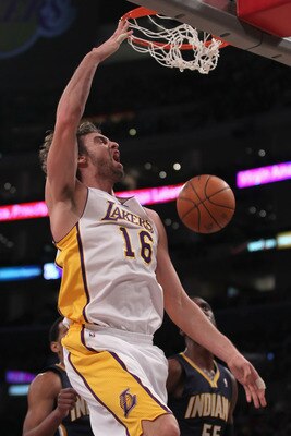 LOS ANGELES, CA - NOVEMBER 28:  Pau Gasol #16 of the Los Angeles Lakers dunks the ball against the Indiana Pacers during the first quarter at Staples Center on November 28, 2010 in Los Angeles, California. NOTE TO USER: User expressly acknowledges and agr