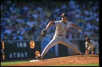 1989:  Pitcher Mark Davis of the San Diego Padres throws a pitch during a game at Dodger Stadium in Los Angeles, California. Mandatory Credit: Scott Halleran  /Allsport