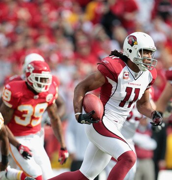 KANSAS CITY, MO - NOVEMBER 21:  Larry Fitzgerald #11 of the Arizona Cardinals carries the ball during the game against the Kansas City Chiefs on November 21, 2010 at Arrowhead Stadium in Kansas City, Missouri.  (Photo by Jamie Squire/Getty Images)