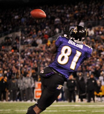 BALTIMORE, MD - DECEMBER 05:  Wide receiver Anquan Boldin #81 of the Baltimore Ravens catches a pass to score a touchdown against the Pittsburgh Steelers during the first quarter of the game at M&T Bank Stadium on December 5, 2010 in Baltimore, Maryland.