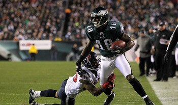 PHILADELPHIA, PA - DECEMBER 02:  Jeremy Maclin #18 of the Philadelphia Eagles looks to run for yards after the catch in the first quarter against Jason Allen #30 of the Houston Texans at Lincoln Financial Field on December 2, 2010 in Philadelphia, Pennsyl