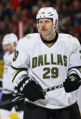 OTTAWA, ON - NOVEMBER 24: Steve Ott #29 of the Dallas Stars skates in a game against the Ottawa Senators at Scotiabank Place on November 24, 2010 in Ottawa, Ontario, Canada. (Photo by Phillip MacCallum/Getty Images)