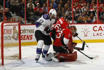 OTTAWA, ON - NOVEMBER 22:  Wayne Simmonds #17 of the Los Angeles Kings battles with Ryan Shannon #26 of the Ottawa Senators in the crease while teammate Pascal Leclaire #33 makes a save down low during a game at Scotiabank Place on November 22, 2010 in Ot