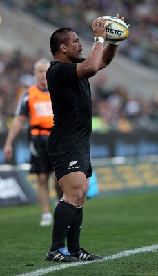 JOHANNESBURG, SOUTH AFRICA - AUGUST 21: Keven Mealamu, the All Black hooker, throws the ball during the 2010 Tri-Nations match between the South African Springboks and the New Zealand All Blacks at the FNB Stadium on August 21, 2010 in Johannesburg, South