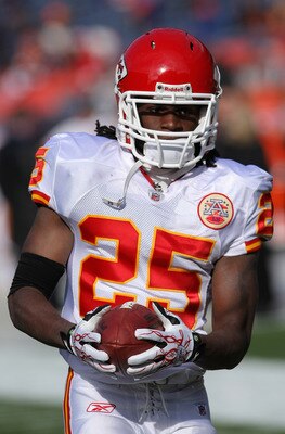 DENVER - NOVEMBER 14:  Running back Jamaal Charles #25 of the Kansas City Chiefs warms up prior to facing the Denver Broncos at INVESCO Field at Mile High on November 14, 2010 in Denver, Colorado. The Broncos defeated the Chiefs 49-29.  (Photo by Doug Pen
