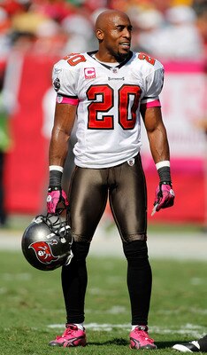 TAMPA, FL - OCTOBER 17:  Cornerback Ronde Barber #20 of the Tampa Bay Buccaneers sets a record for cornerbacks with 172 consecutive starts during the game against the New Orleans Saints at Raymond James Stadium on October 17, 2010 in Tampa, Florida.  (Pho