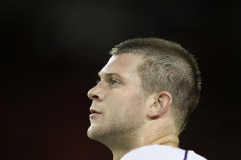TUCSON, AZ - OCTOBER 23:  Quarterback Jake Locker #10 of the Washington Huskies during the college football game against the Arizona Wildcats at Arizona Stadium on October 23, 2010 in Tucson, Arizona. The Wildcats defeated the Huskies 44-14.  (Photo by Ch