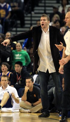 OAKLAND, CA - NOVEMBER 19:  Injured player David Lee of the Golden State Warriors shouts instructions from the sidelines during their game against the New York Knicks at Oracle Arena on November 19, 2010 in Oakland, California. NOTE TO USER: User expressl