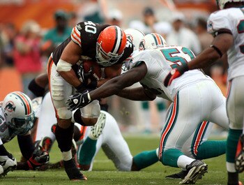 MIAMI - DECEMBER 05:  Running back Peyton Hillis #40 of the Cleveland Browns carries against the Miami Dolphins at Sun Life Stadium on December 5, 2010 in Miami, Florida.  (Photo by Marc Serota/Getty Images)