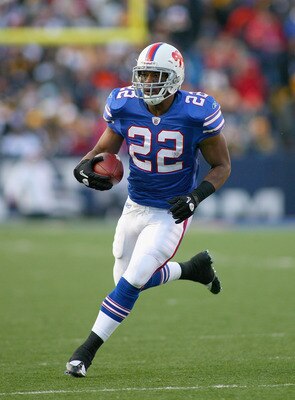 ORCHARD PARK, NY - NOVEMBER 28:  Fred Jackson #22 of the Buffalo Bills runs against the Pittsburgh Steelers at Ralph Wilson Stadium  on November 28, 2010 in Orchard Park, New York. Pittsburgh won 19-16 in overtime.  (Photo by Rick Stewart/Getty Images)