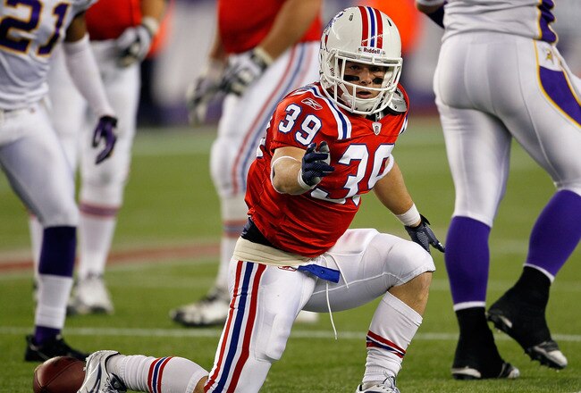 FOXBORO, MA - OCTOBER 31:  Danny Woodhead #39 of the New England Patriots reacts after gaining yards against the Minnesota Vikings in the first half at Gillette Stadium on October 31, 2010 in Foxboro, Massachusetts. (Photo by Jim Rogash/Getty Images)