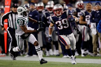 FOXBORO, MA - DECEMBER 06:  Danny Woodhead #39 of the New England Patriots runs with the ball in the second quarter against Drew Coleman #30 of the New York Jets at Gillette Stadium on December 6, 2010 in Foxboro, Massachusetts.  (Photo by Jim Rogash/Gett
