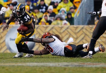 PITTSBURGH - DECEMBER 12:  Rashard Mendenhall #34 of the Pittsburgh Steelers runs with the ball against the Cincinnati Bengals during the game on December 12, 2010 at Heinz Field in Pittsburgh, Pennsylvania.  (Photo by Jared Wickerham/Getty Images)