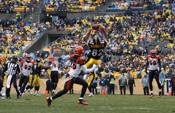 PITTSBURGH - DECEMBER 12:  Antwaan Randle El #82 of the Pittsburgh Steelers catches a pass in front of Johnathan Wade #26 of the Cincinnati Bengals during the game on December 12, 2010 at Heinz Field in Pittsburgh, Pennsylvania.  (Photo by Jared Wickerham