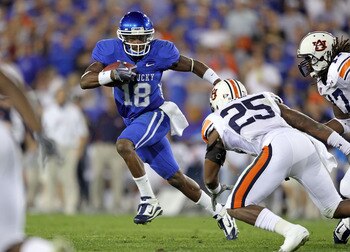 LEXINGTON, KY - OCTOBER 09:  Randall Cobb #18 of the Kentucky Wildcats runs with the ball during the SEC game against  the Auburn Tigers  at Commonwealth Stadium on October 9, 2010 in Lexington, Kentucky.  (Photo by Andy Lyons/Getty Images)
